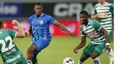 工体赛事前夕，炫彩灯光秀揭幕，球迷齐声唱响《绿色信仰》之歌