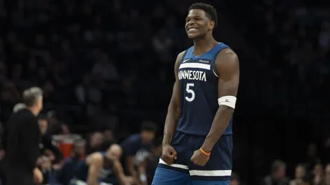 日本球员狂胜对手11-0！对手怒摔球拍被黄牌警告