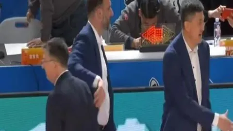 2025赛季F1官方首秀：车手阵容全新集结照公开！